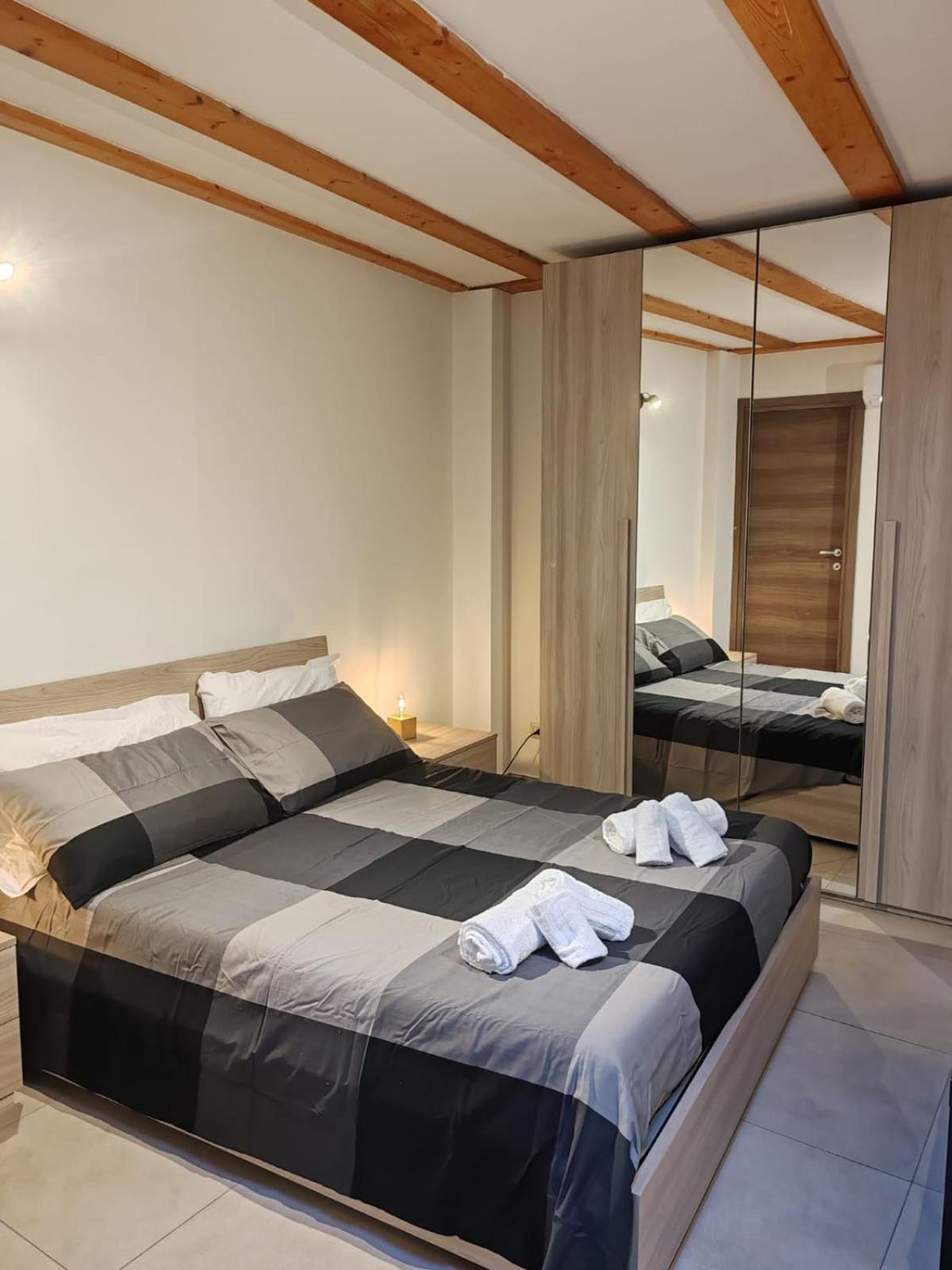 Etna Garden House: Oasis In The Heart Of Catania Villa Luaran gambar